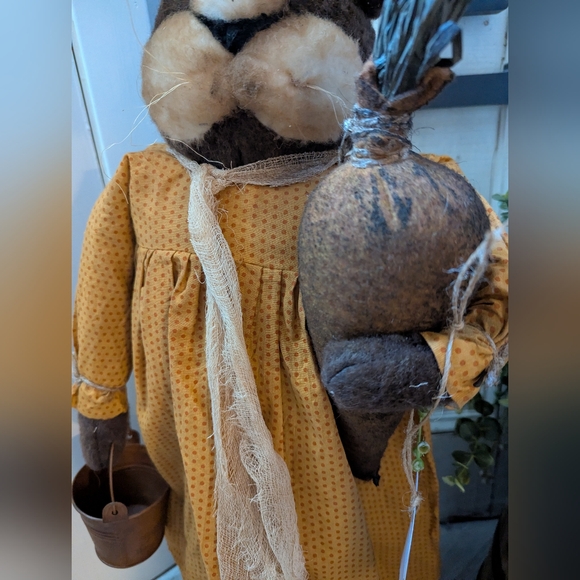 Primitive Handmade Rugged Chic Bunny Rabbit Easter Decor - Picture 2 of 2